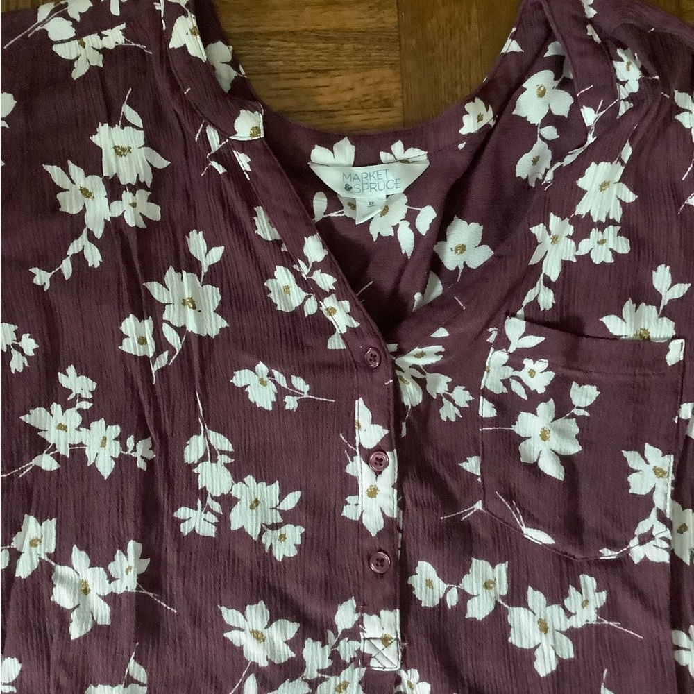 Floral blouse with v-neck